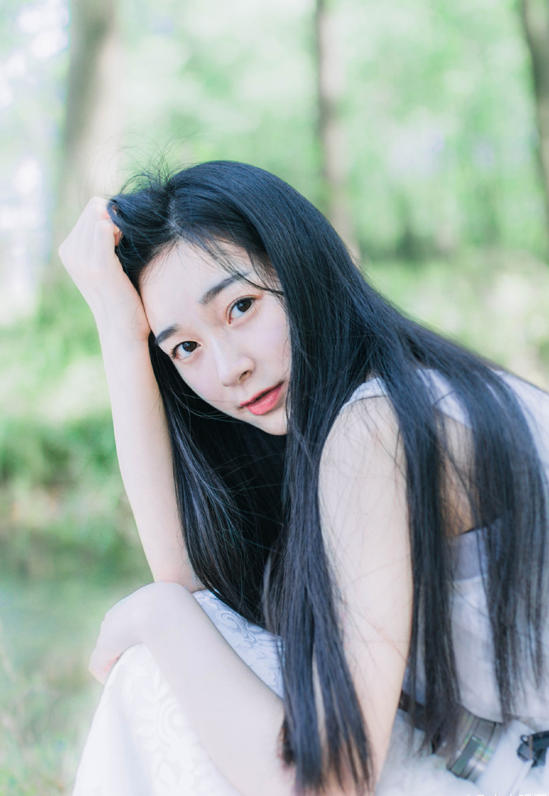懂越多就越像这世界的孤儿，走越远就越明白世界本是孤儿院。